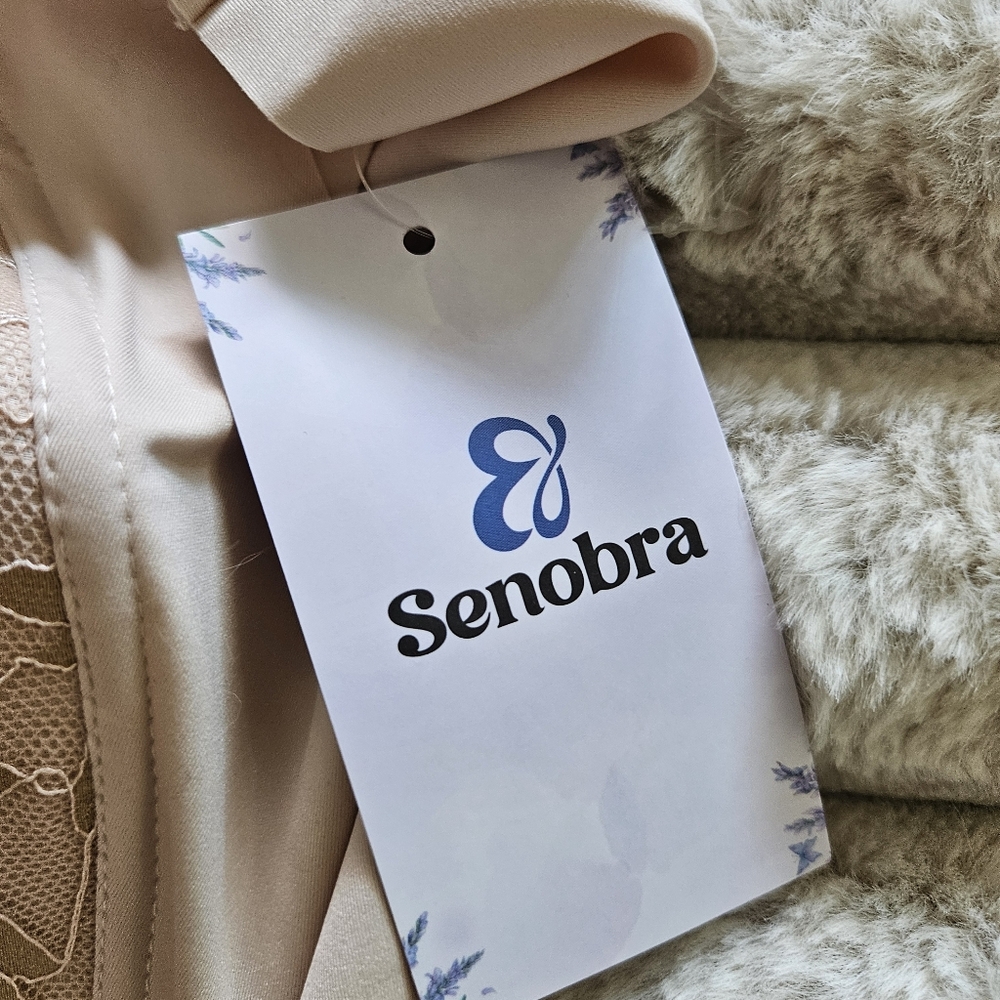 Senobra Lace Bra in Cream and Gold Wireless. 2 Available - Picture 3 of 8